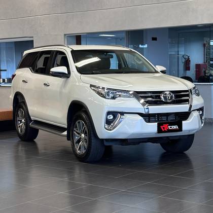 TOYOTA HILUX SW4 2.8 SRX 4X4 16V TURBO INTERCOOLER DIESEL 4P AUTOMÁTICO TOYOTA HILUX SW4 2.8 SRX 4X4 16V TURBO INTERCOOLER DIESEL 4P AUTOMÁTICO